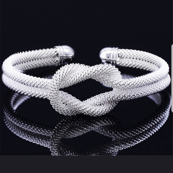Jewelry - So Pretty knotted Metal silver bracelet